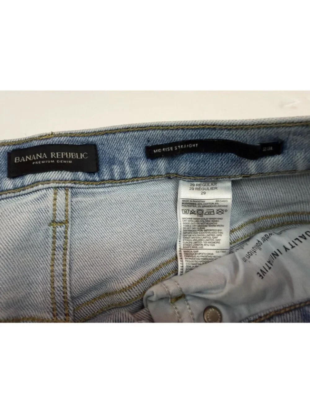 Banana Republic Denim Shorts Women 29 Mid Rise Straight Raw Hem Light Wash
